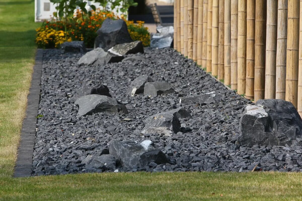 9 Amazing Black Landscaping Rock for 2024