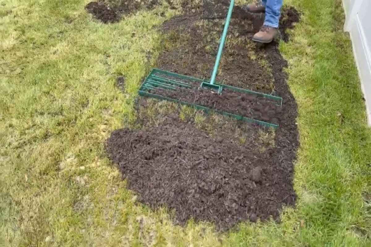How To Apply Compost To Lawn