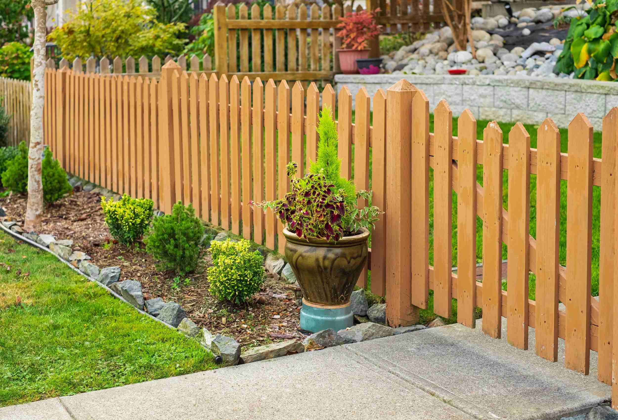How To Build A Backyard Fence