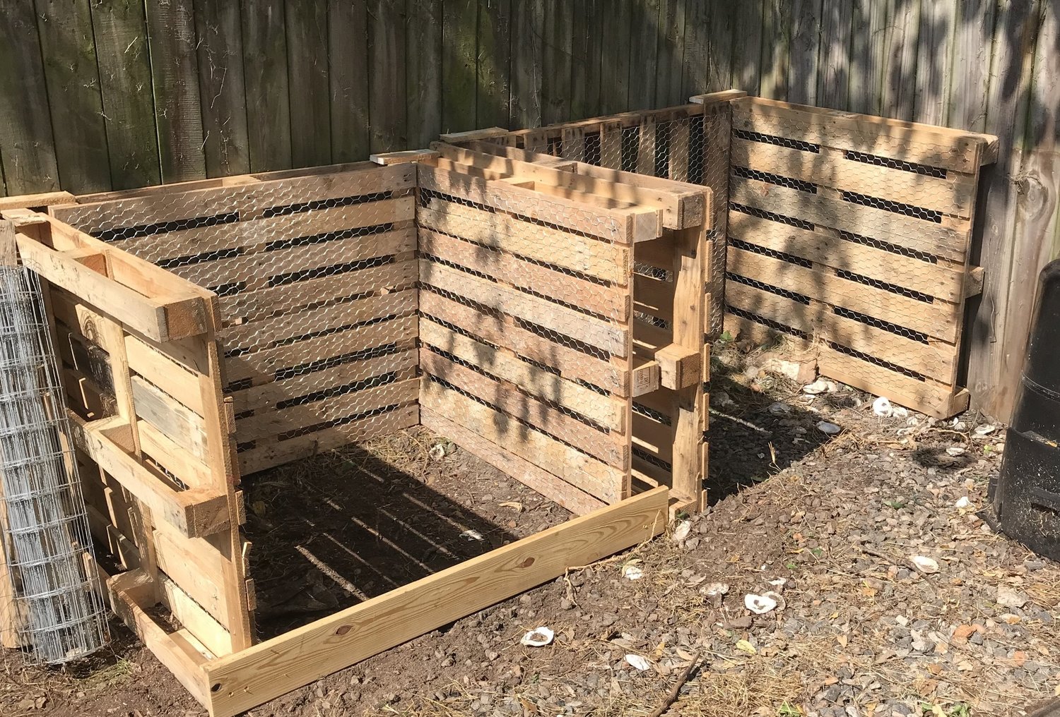 How To Make A Compost Bin From Pallets
