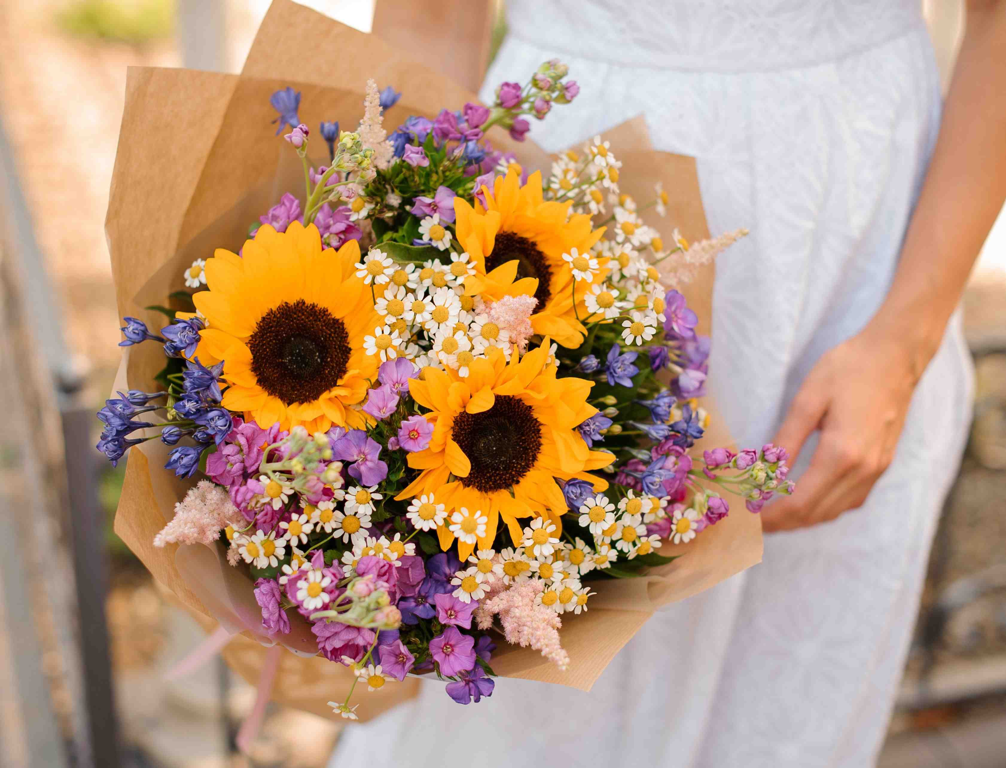 What Flowers Look Good With Sunflowers