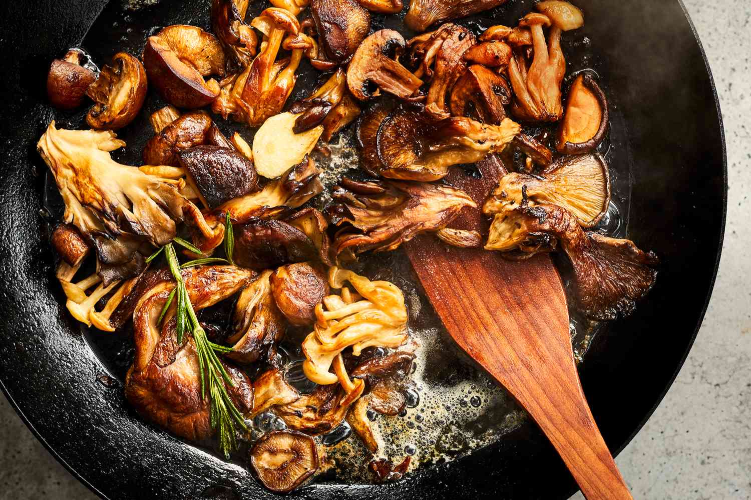 What Herbs Go Best With Mushrooms