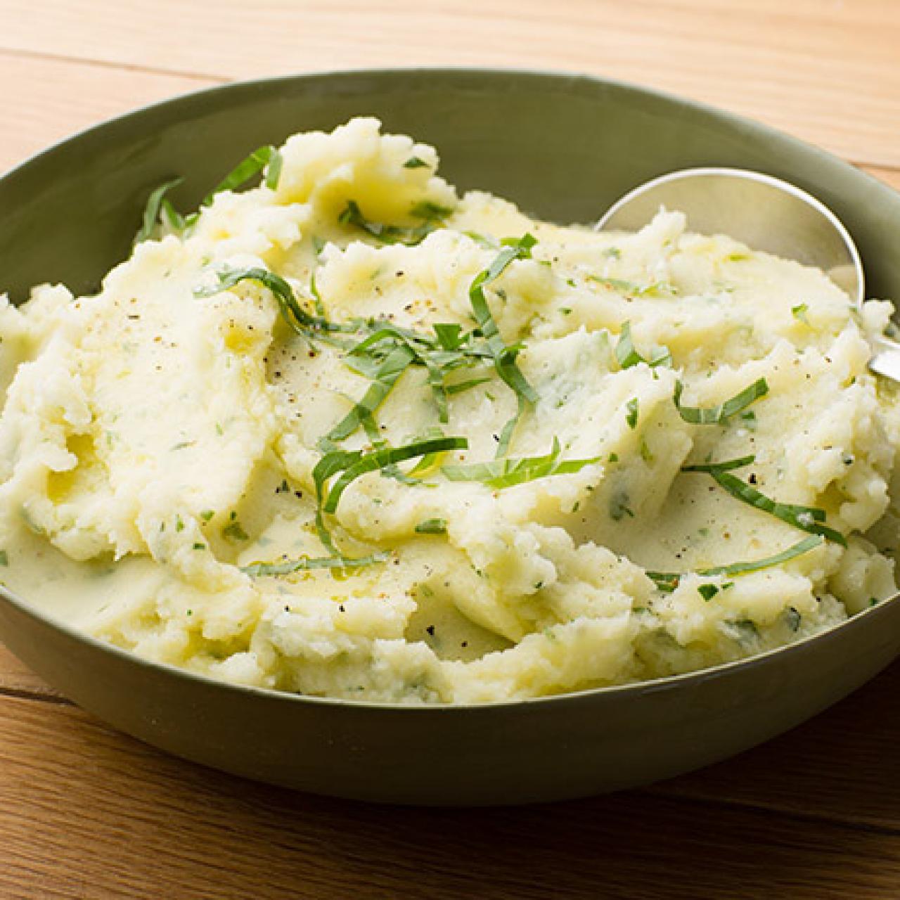 What Herbs To Add To Mashed Potatoes