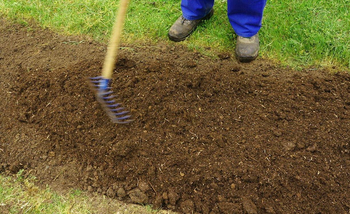 How To Level A Lawn With Topsoil