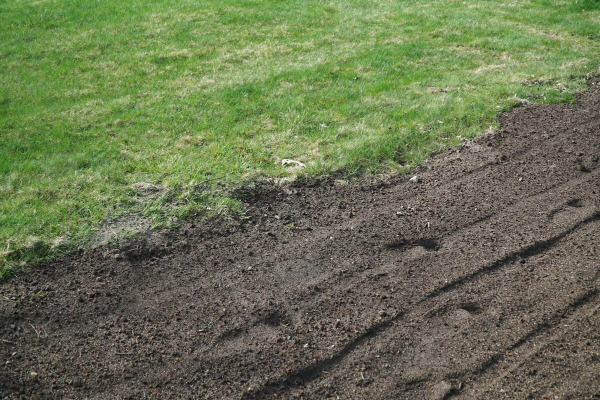 How To Spread Topsoil Over Lawn
