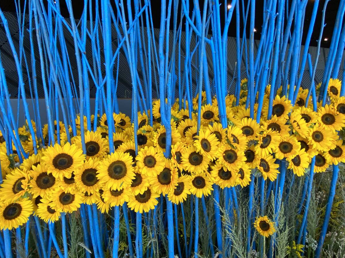 How To Decorate With Sunflowers