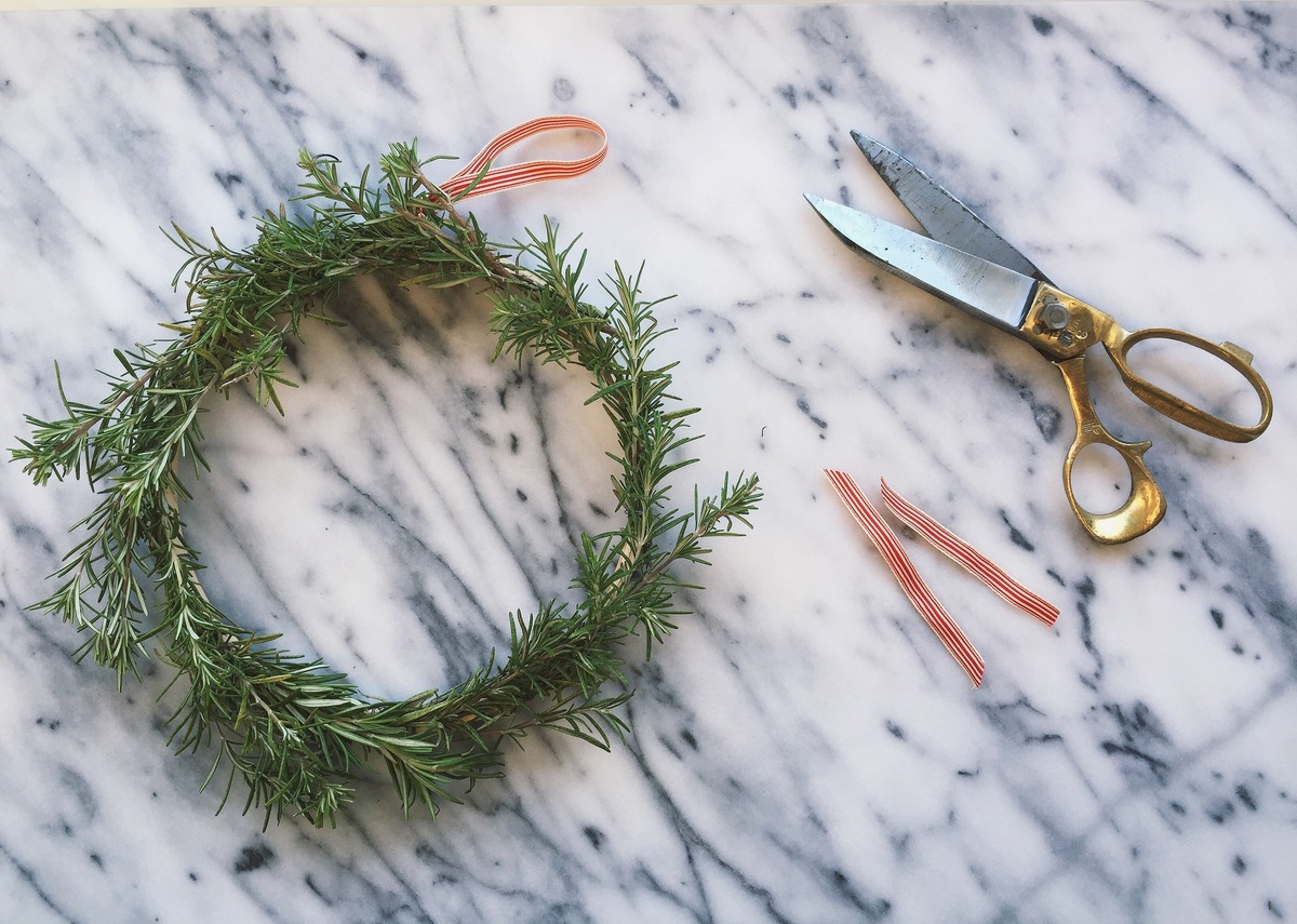 How To Make A Rosemary Wreath