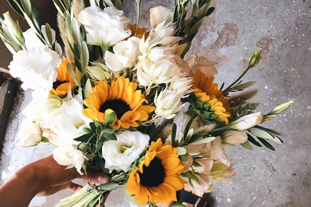 How To Make A Wedding Bouquet With Sunflowers