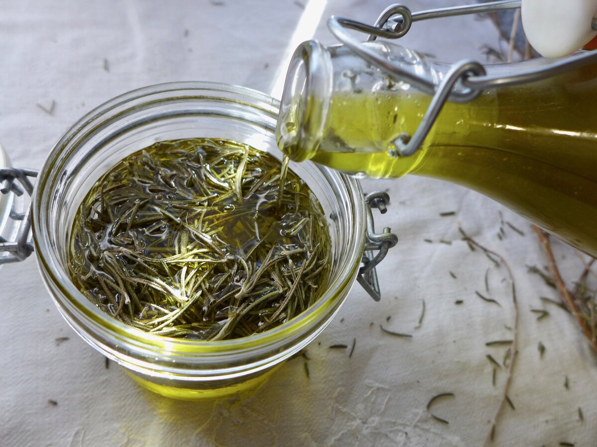 How To Make Rosemary-Infused Olive Oil