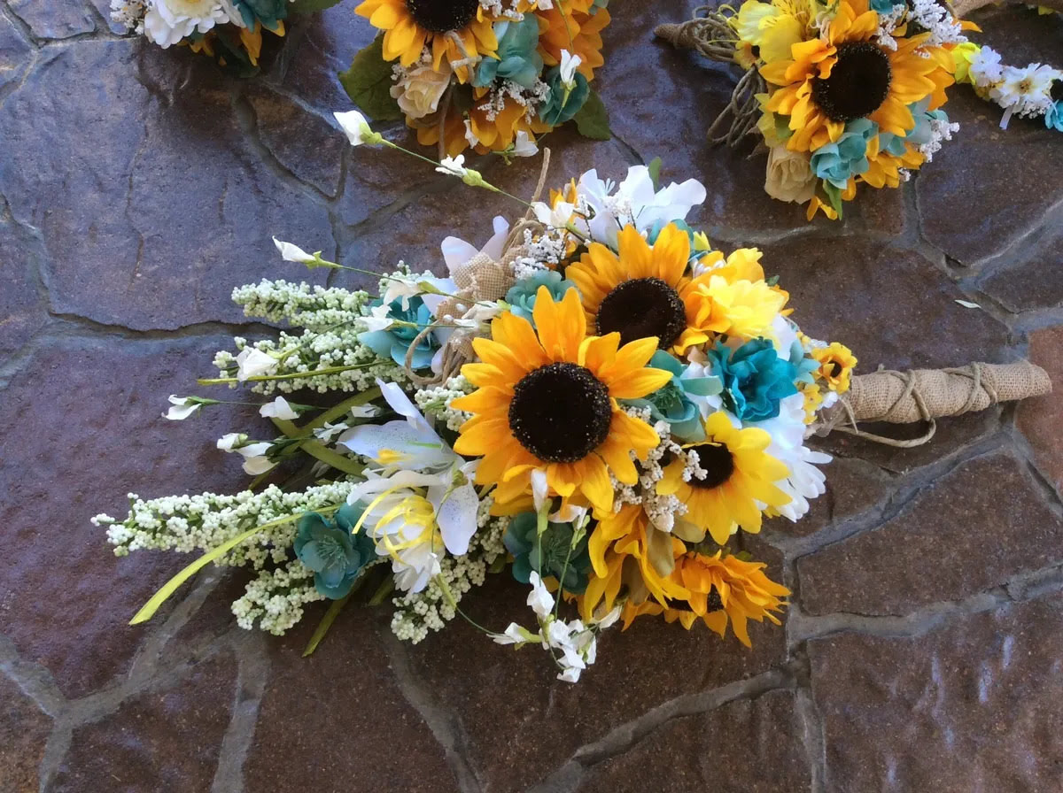 What Flower Goes Best With Sunflowers